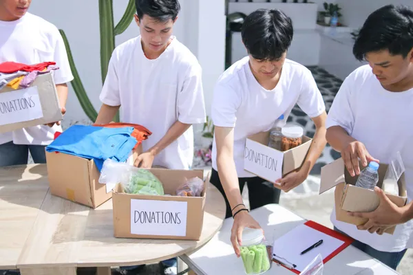 Volunteers Donate